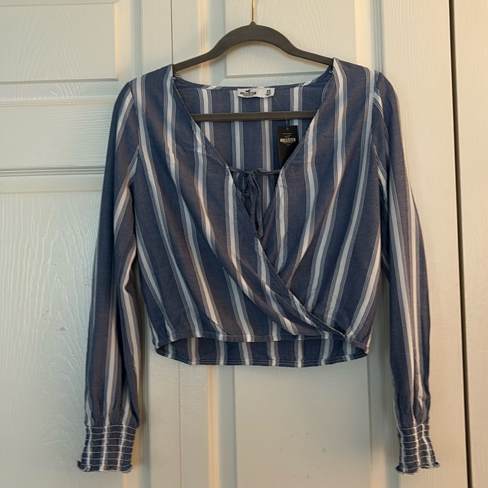 Women’s NWT Hollister XS Blue & White Striped Blouse